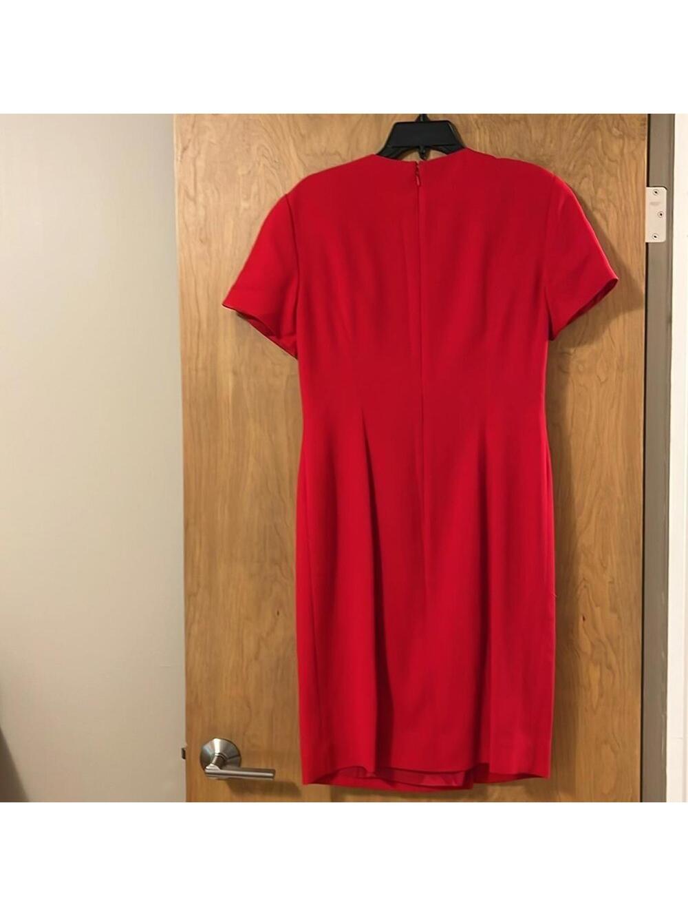Liz Claiborne Red Crepe‎ Sheath Dress Short Sleeve Tulip Hem Women's Size 10 - Picture 2 of 5